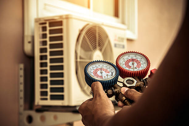 Professional Hvac technician working in Hemlock, IN